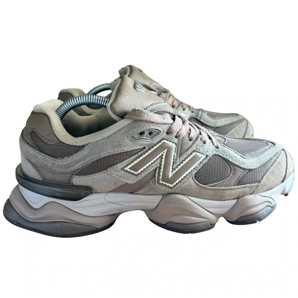 New Balance Sneaker Mens 10 9060 Mushroom Brown U9060 EUC